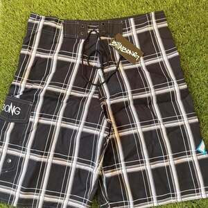 Deadstock billabong black and white